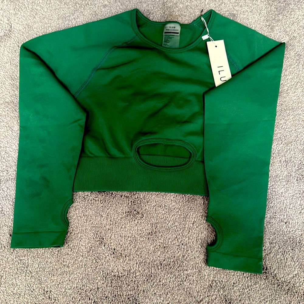 Brand new crop workout top.